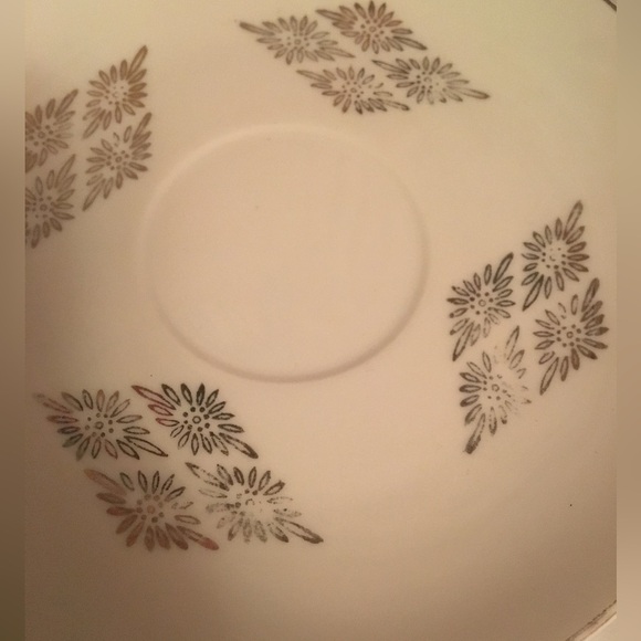 CREAM and gold cup and saucer - Picture 4 of 7